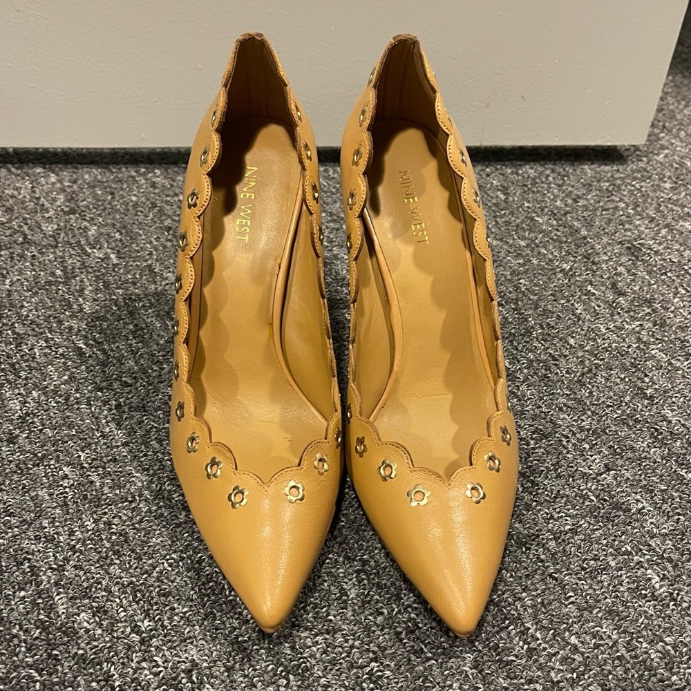 **Never worn** Nine West Nude Pump